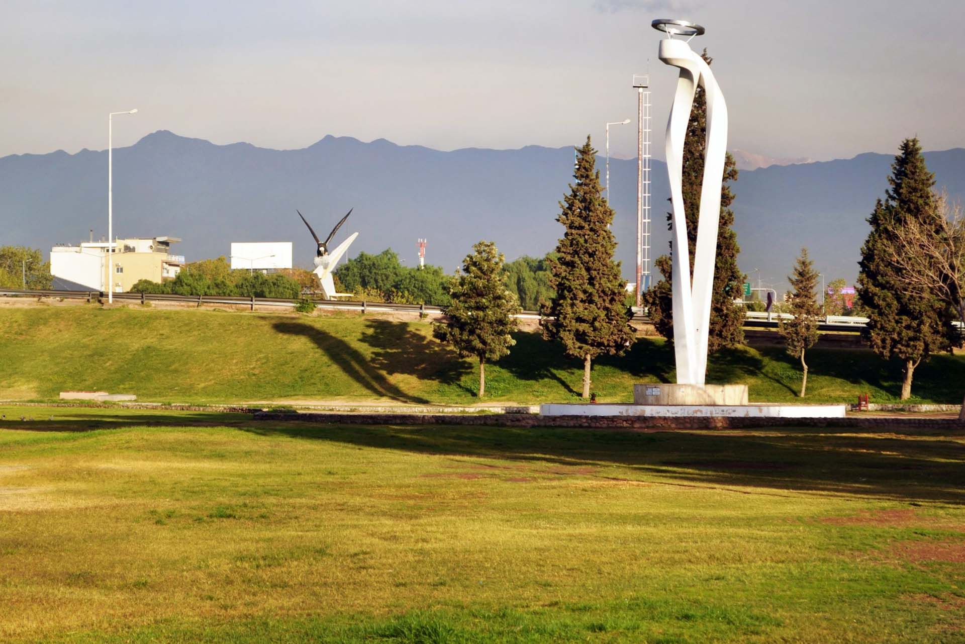 virgen estatua